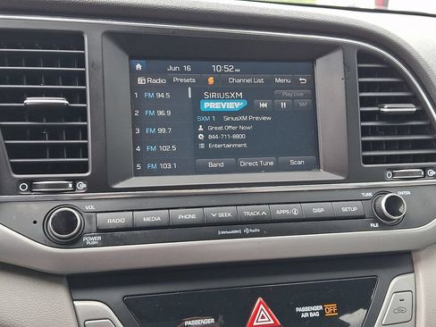 Used 2018 Hyundai Elantra SEL FWD image 16