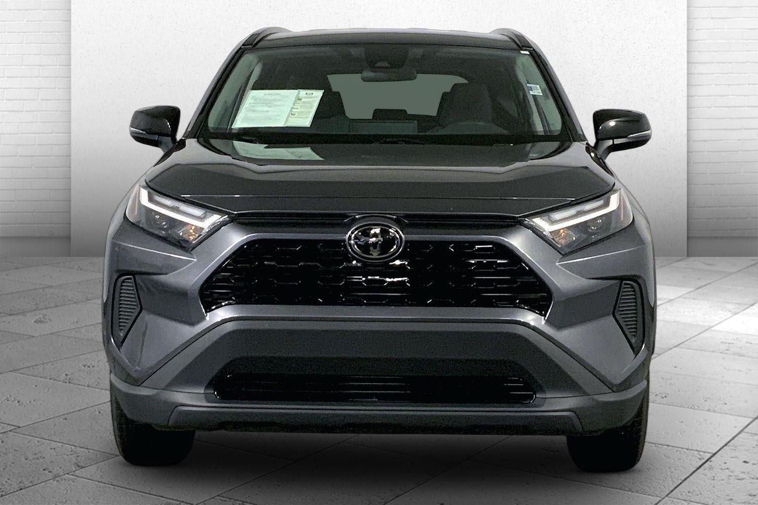 Used 2025 Toyota RAV4 LE AWD/4WD image 2