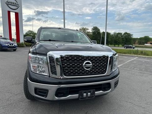 Used 2018 Nissan Titan SV AWD/4WD image 11