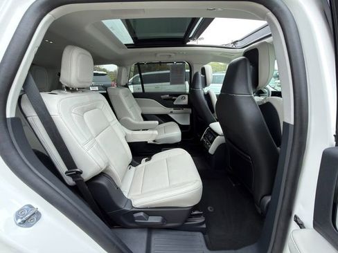 Used 2025 Lincoln Aviator Reserve w/ Equipment Group 201A image 10