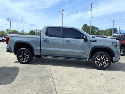 Used 2025 GMC Sierra 1500 AT4 w/ AT4 Premium Package AWD/4WD image 8