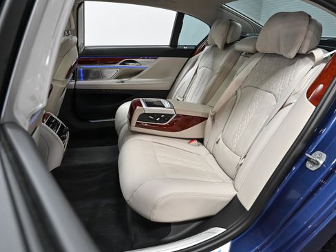 Used 2022 BMW ALPINA B7 xDrive w/ Luxury Rear Seating Package image 33