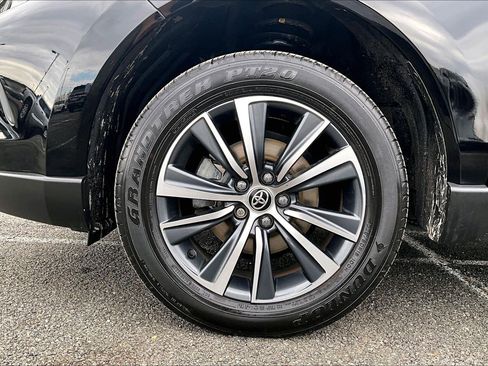 Used 2023 Toyota Venza LE image 8