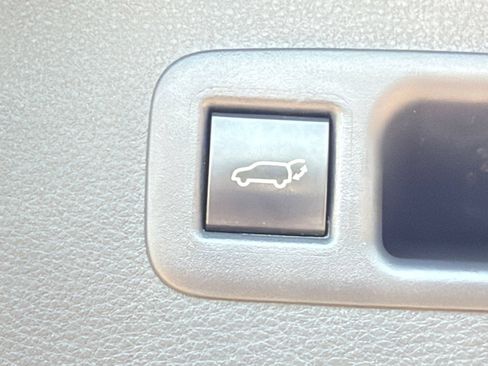 Used 2025 Toyota Highlander XSE AWD/4WD image 23