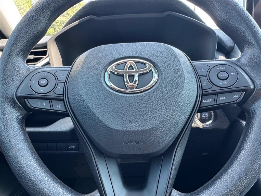 Used 2025 Toyota RAV4 XLE w/ Convenience Package FWD image 18