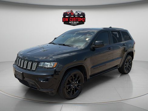 Used 2021 Jeep Grand Cherokee Laredo X AWD/4WD image 3