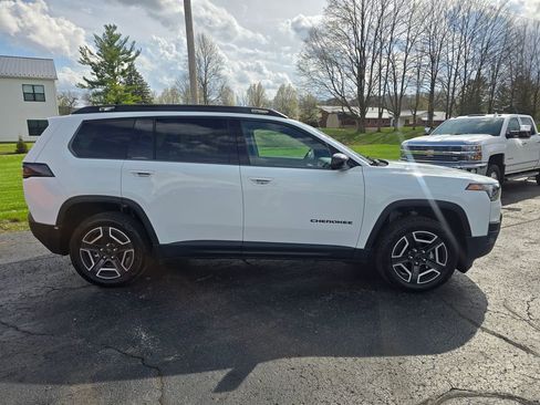 Used 2026 Jeep Cherokee Limited image 8