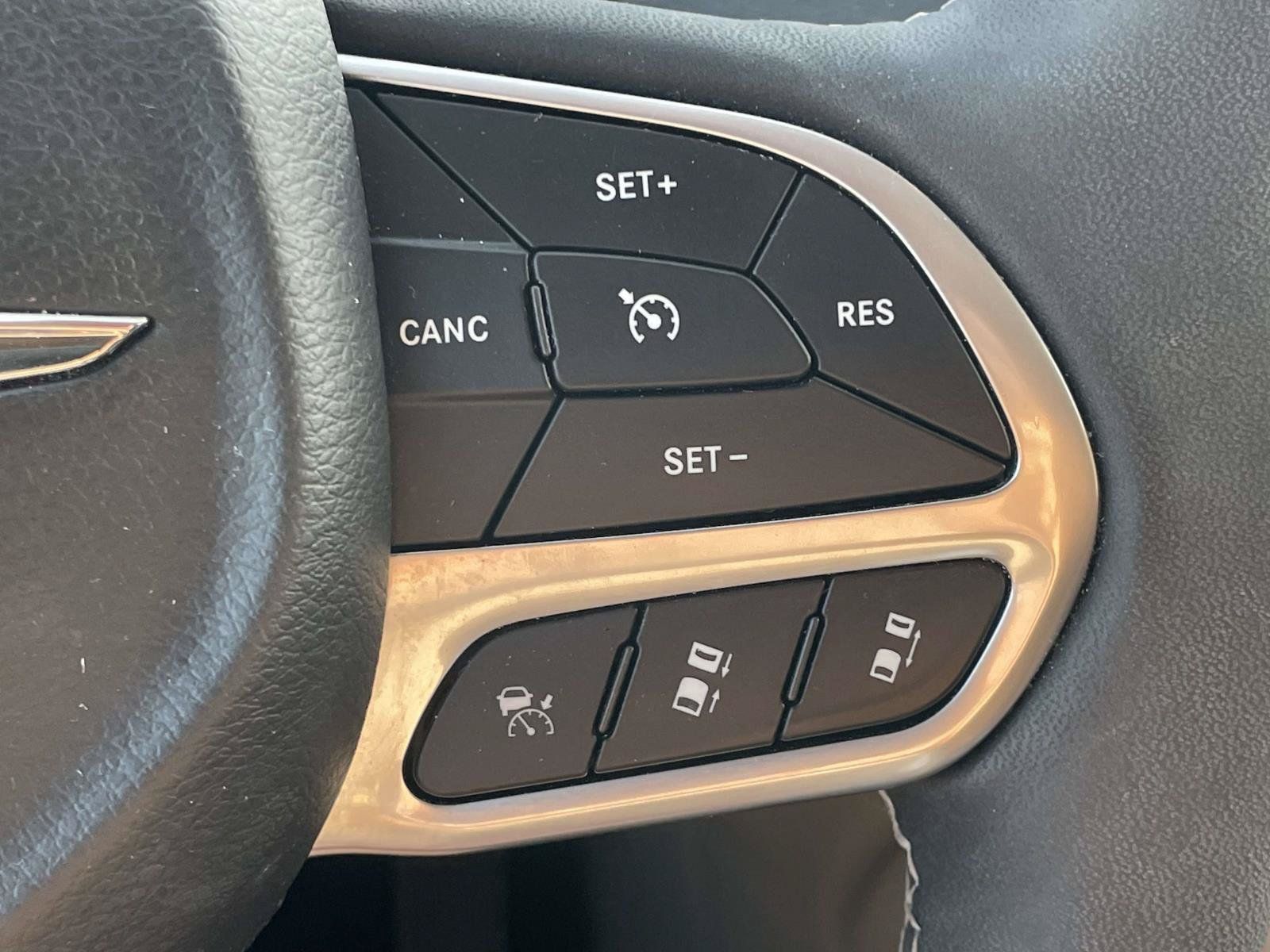 Certified 2022 Chrysler Pacifica Limited AWD/4WD image 25