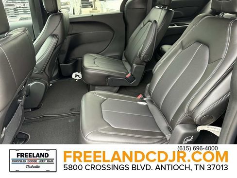 New 2027 Chrysler Pacifica Select FWD image 13