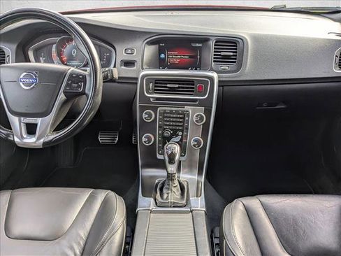 Used 2015 Volvo S60 T6 R-Design image 17