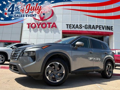 Used 2025 Nissan Rogue SV FWD image 1