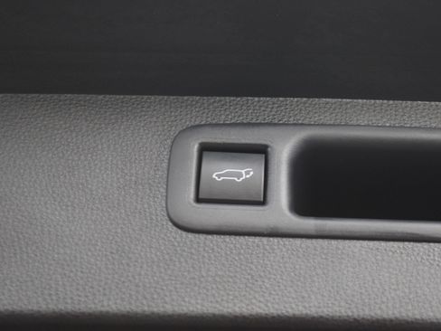 Used 2022 Toyota Highlander XLE AWD/4WD image 13
