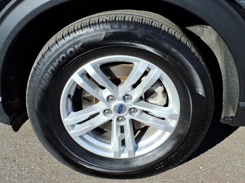 Used 2023 Ford Explorer XLT w/ Equipment Group 202A image 9