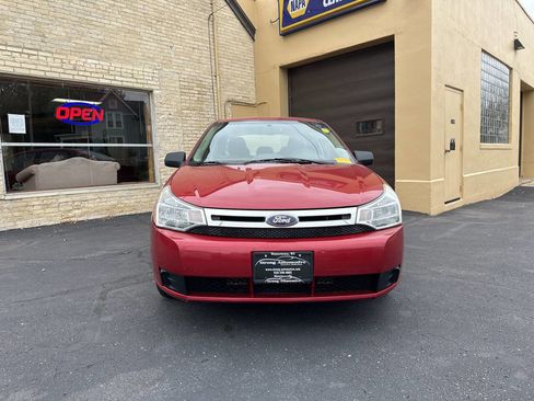 Used 2010 Ford Focus SE image 6
