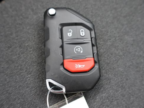 Used 2025 Jeep Wrangler Sahara w/ Safety Group image 30