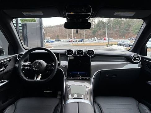 Used 2025 Mercedes-Benz GLC 300 GLC 300 image 25