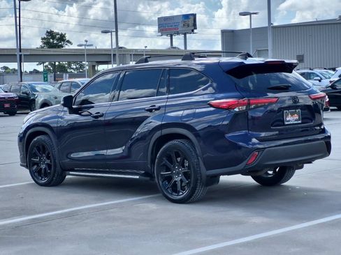 Used 2022 Toyota Highlander LE FWD image 4