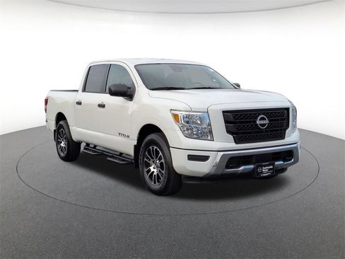 Used 2024 Nissan Titan SV w/ Accessory Utility Package image 3