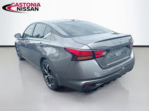 Used 2025 Nissan Altima 2.5 SR w/ SR Premium Package FWD image 6