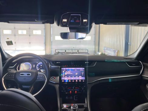 New 2025 Jeep Grand Cherokee Limited image 19