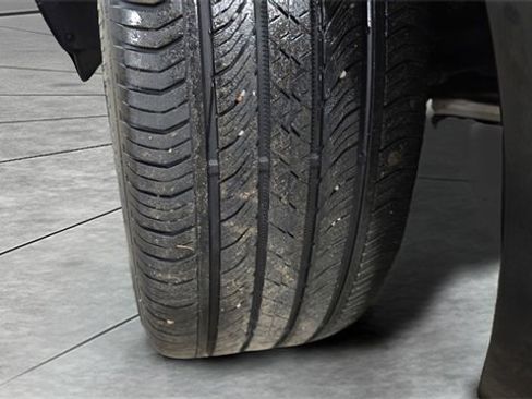 Used 2023 Buick Envision Essence w/ Sport Touring Package image 31