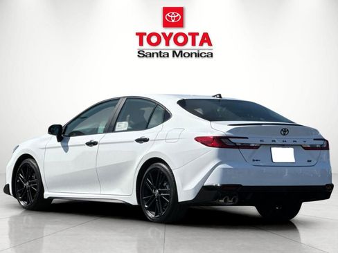 New 2026 Toyota Camry Hybrid FWD image 5