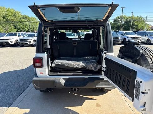 Certified 2026 Jeep Wrangler Sport AWD/4WD image 15