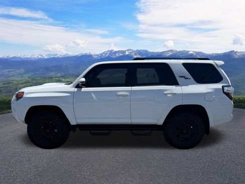 Used 2023 Toyota 4Runner TRD Off-Road Premium w/ Moonroof Package AWD/4WD image 2