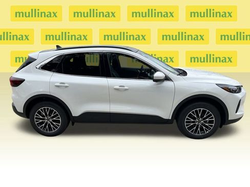 New 2026 Ford Escape SE w/ PHEV Premium Package image 2