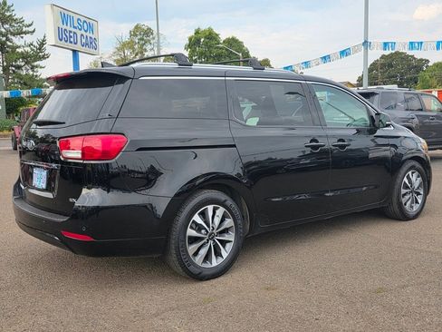 Used 2018 Kia Sedona SX image 31