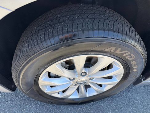 Used 2018 Chrysler Pacifica Touring Plus FWD image 25