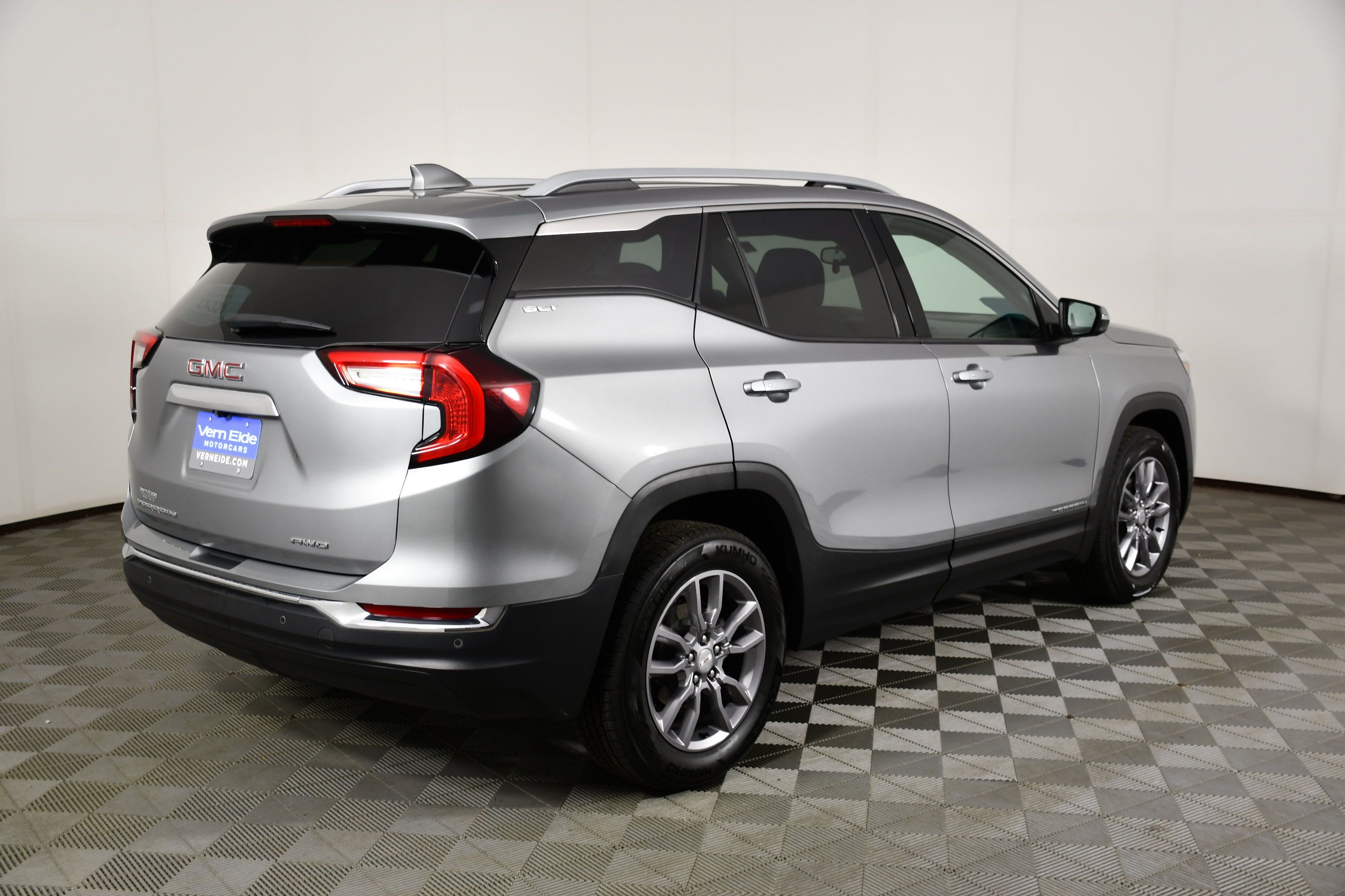 Used 2024 GMC Terrain SLT w/ Tech Package AWD/4WD image 6