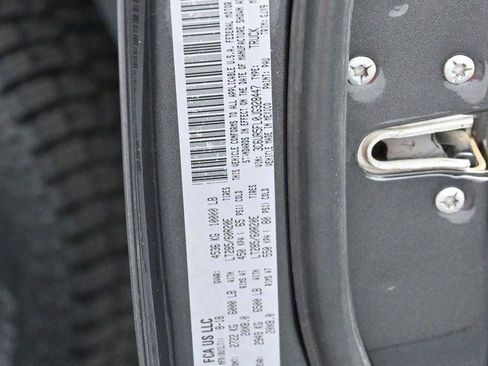 Used 2018 RAM 2500 Laramie AWD/4WD image 37