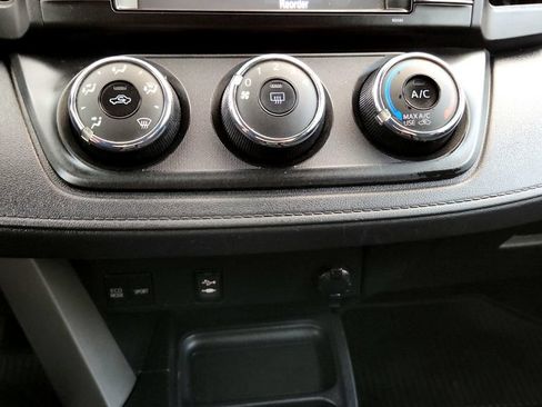 Used 2018 Toyota RAV4 LE w/ All Weather Liner Package AWD/4WD image 30