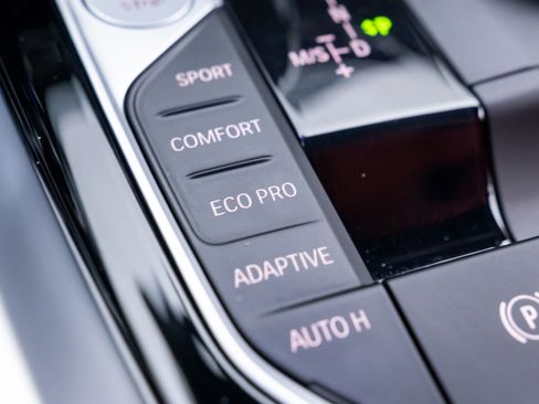 Used 2022 BMW Z4 M40i w/ Premium Package image 26