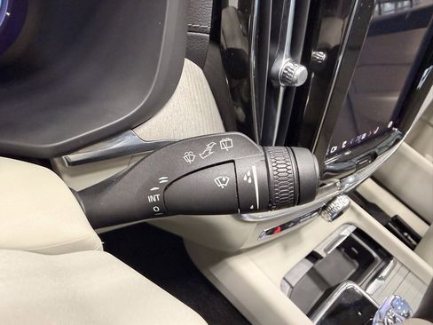 Used 2024 Volvo XC60 T8 Ultimate image 28