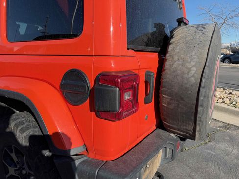 Used 2019 Jeep Wrangler Unlimited Sahara w/ Uconnect 4C Nav & Sound Group image 11