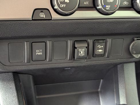 Used 2019 Toyota Tacoma SR5 RWD image 25