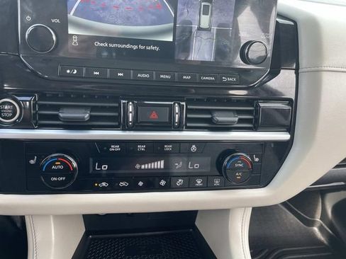Used 2024 Nissan Pathfinder SL AWD/4WD image 30