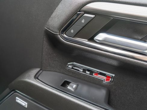 Used 2024 GMC Sierra 1500 AT4 w/ Technology Package image 11