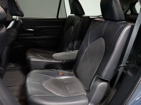 Certified 2024 Toyota Grand Highlander FWD image 28