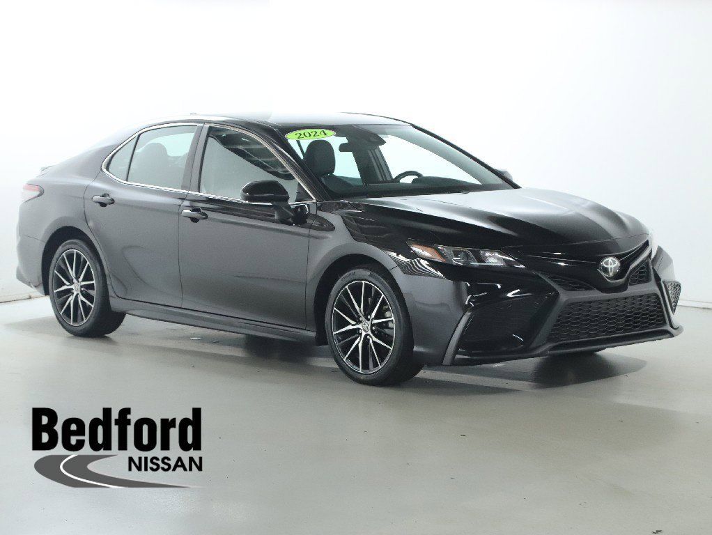 Used 2024 Toyota Camry SE FWD image 1