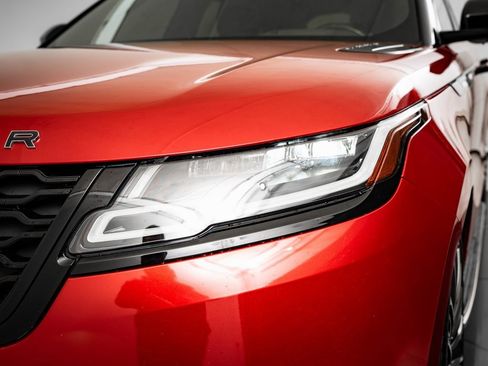 Used 2022 Land Rover Range Rover Velar R-Dynamic S image 15