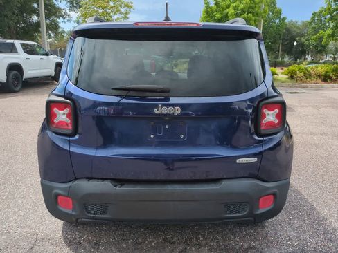 Used 2017 Jeep Renegade Latitude w/ Popular Equipment Group FWD image 5