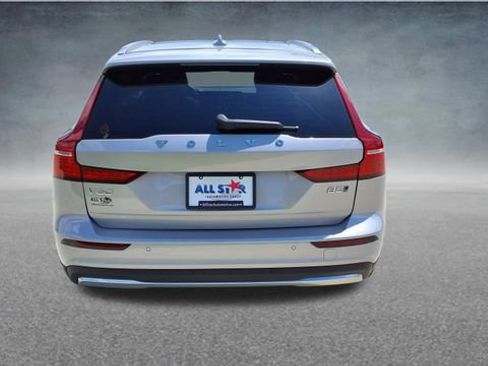 Certified 2025 Volvo V60 B5 Cross Country Plus AWD/4WD image 7