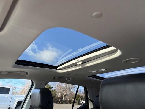 Used 2021 Chevrolet Traverse LT w/ LT Premium Package image 36