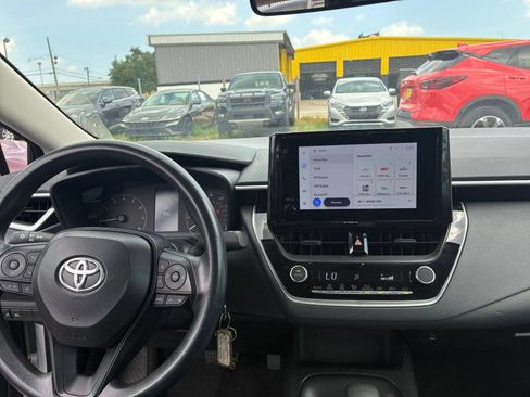 Used 2025 Toyota Corolla LE FWD image 32