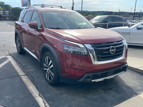 Used 2023 Nissan Pathfinder Platinum FWD image 11