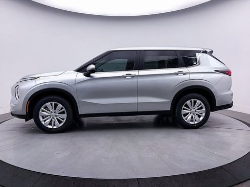 New 2025 Mitsubishi Outlander ES image 3