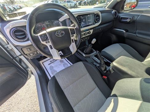 Used 2021 Toyota Tacoma TRD Off-Road w/ Technology Package AWD/4WD image 14